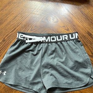 Youth Under Armour Medium Athletic shorts